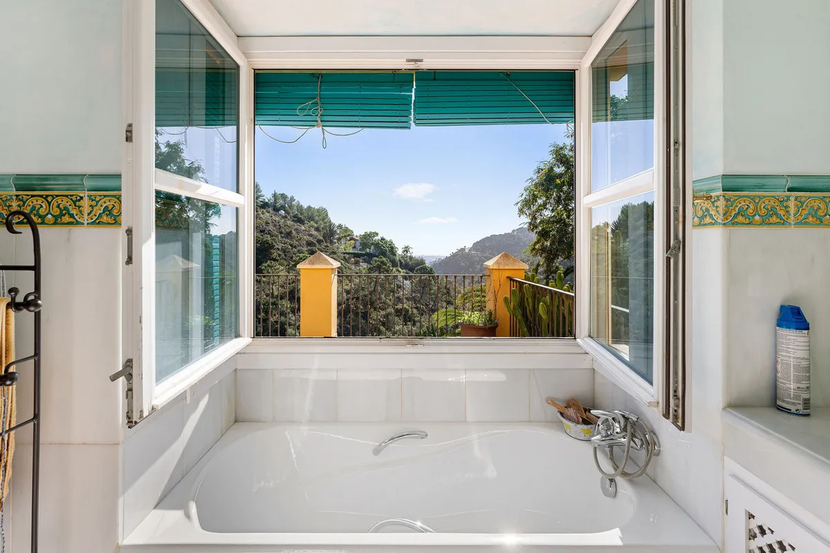 d4b08e2a-f6ad-4a63-a4d6-a1377b2c2a4a