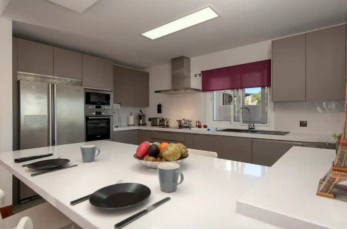 31c4d51c-74f1-4e2e-b5c1-ea16132fc06b