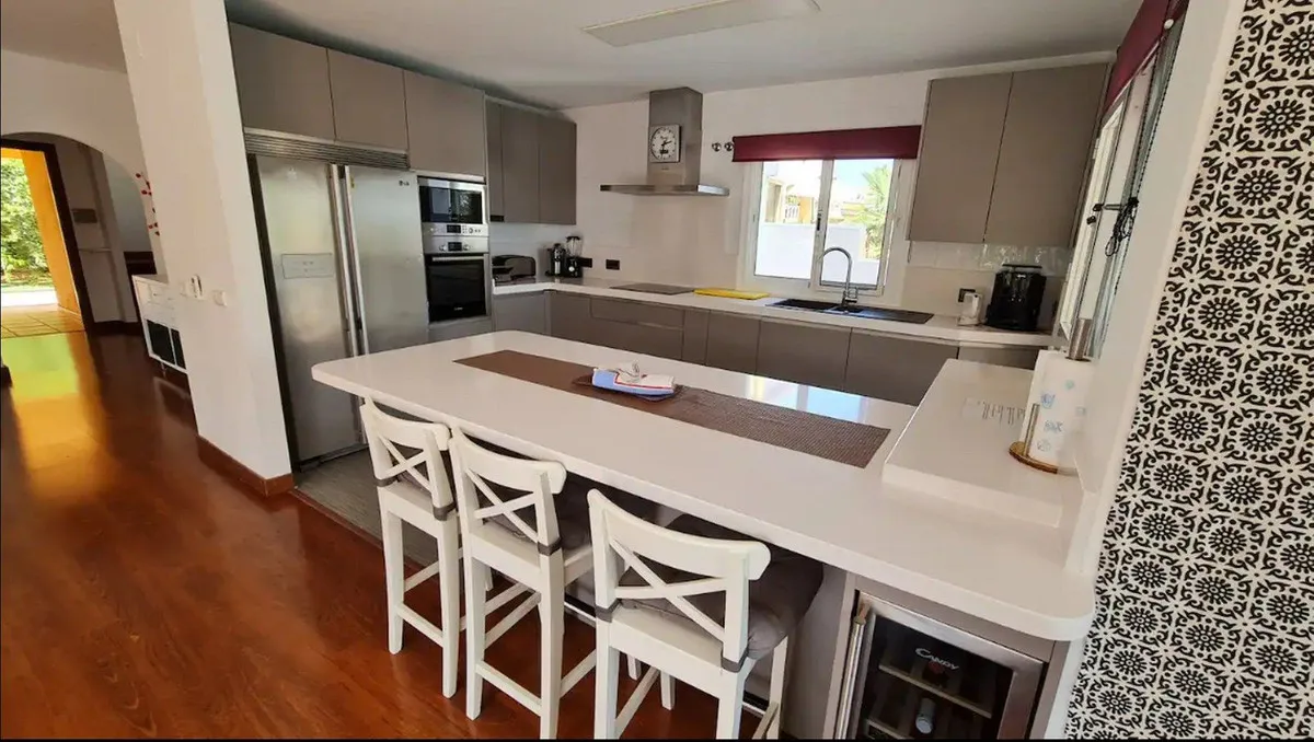 74b00c06-7e77-45f2-b34d-67d9408b7e15