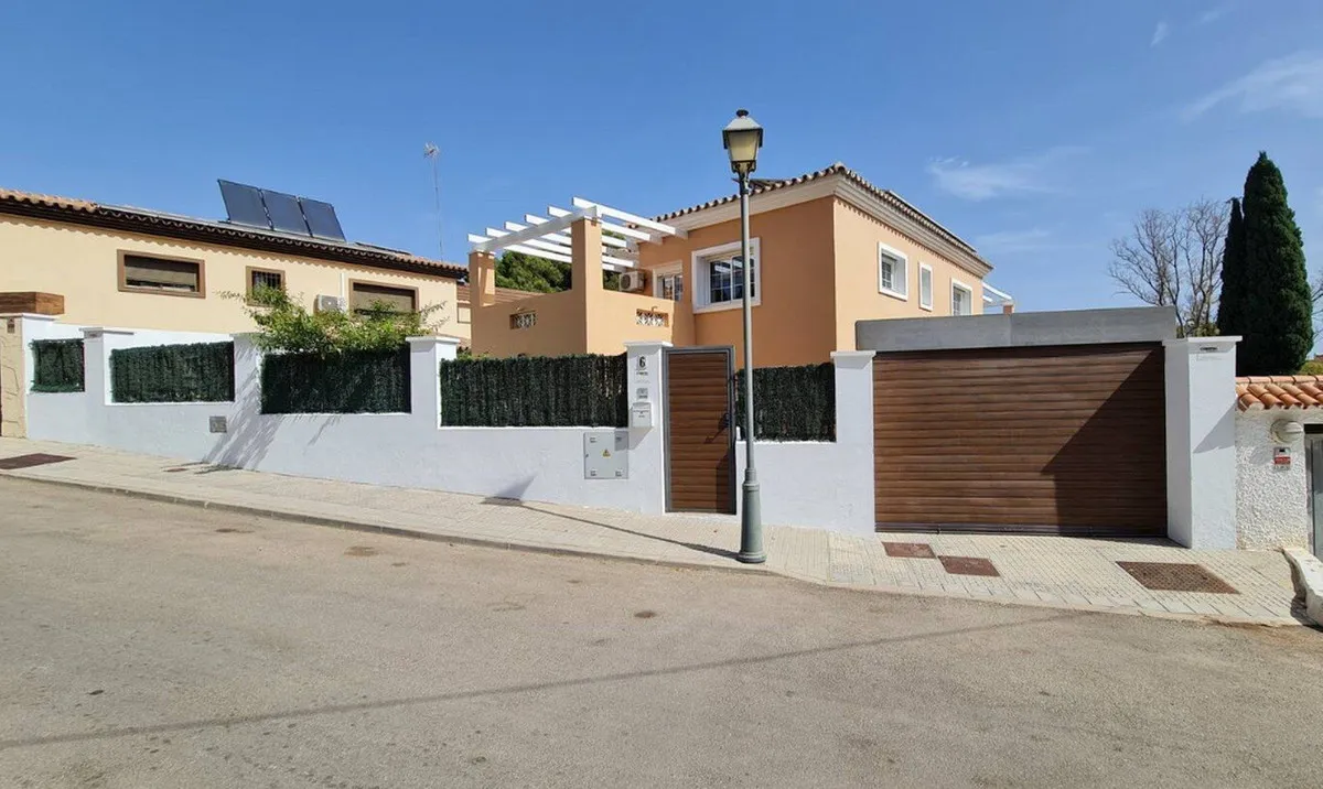 8eb785ba-06f0-4c54-9aa3-cd01e01858e6