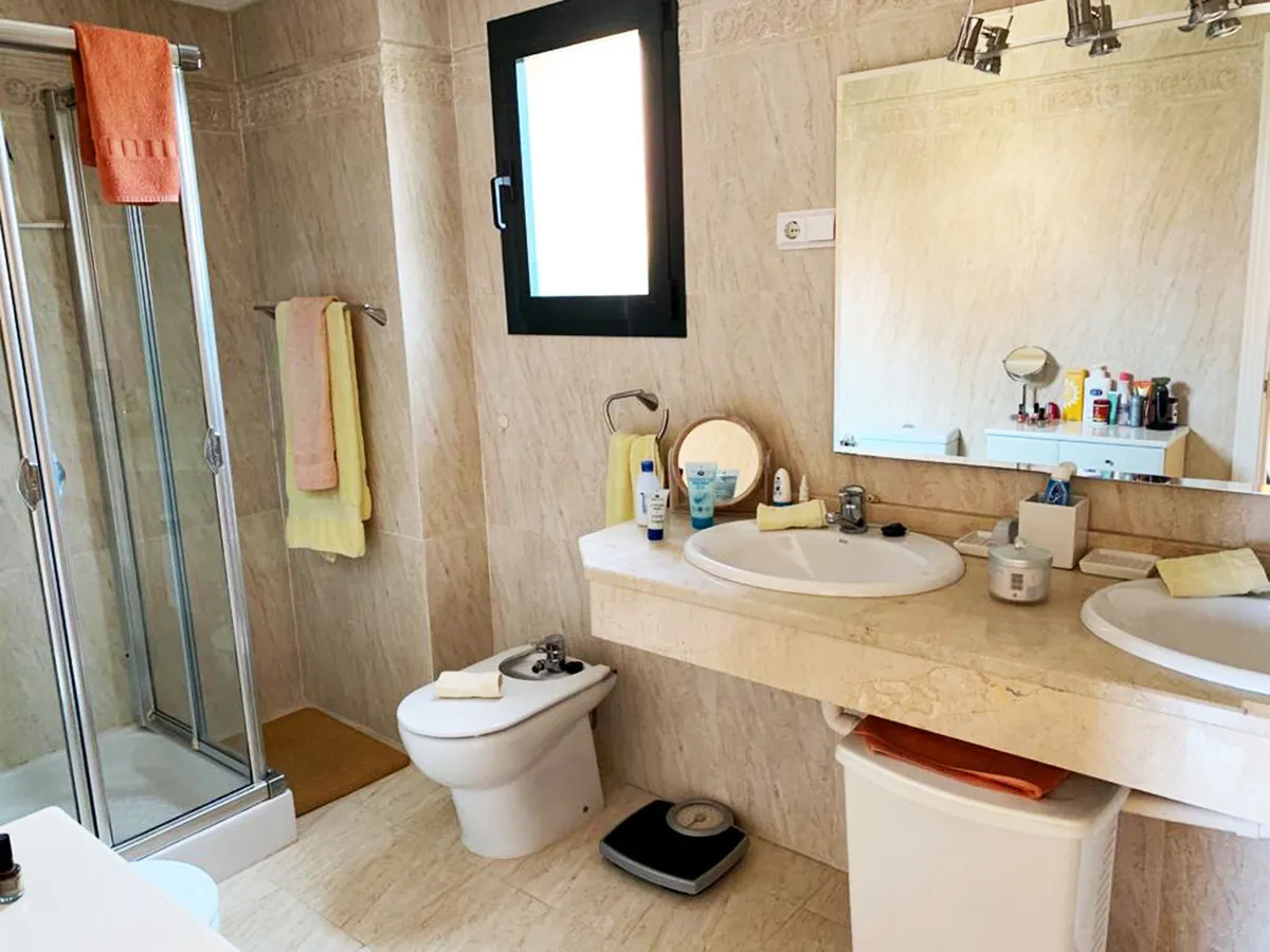 b2d8abf2-a786-4f18-8e10-e5c54233500c