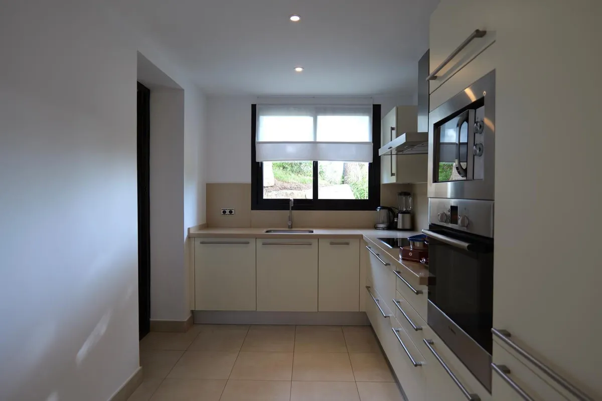 1baac5a0-8e2d-423b-abdf-59763e197866