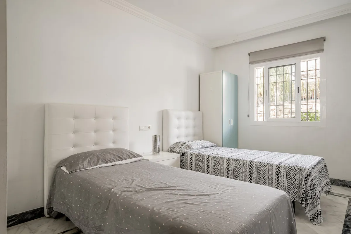 51c860b4-fdd8-426a-b4c1-7d40e79828a2