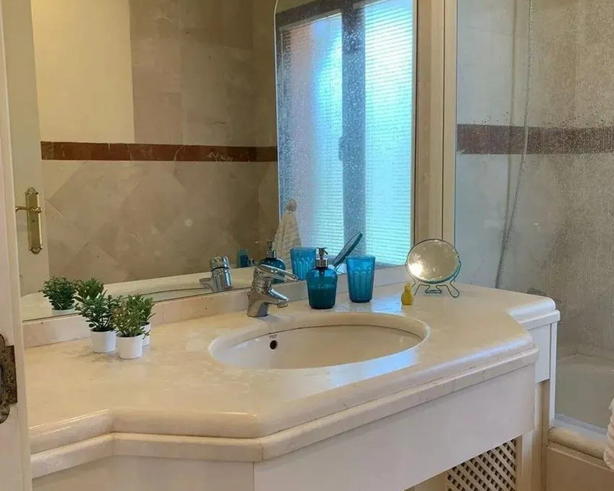 256fc4d4-5932-47df-8977-6701ad92c011