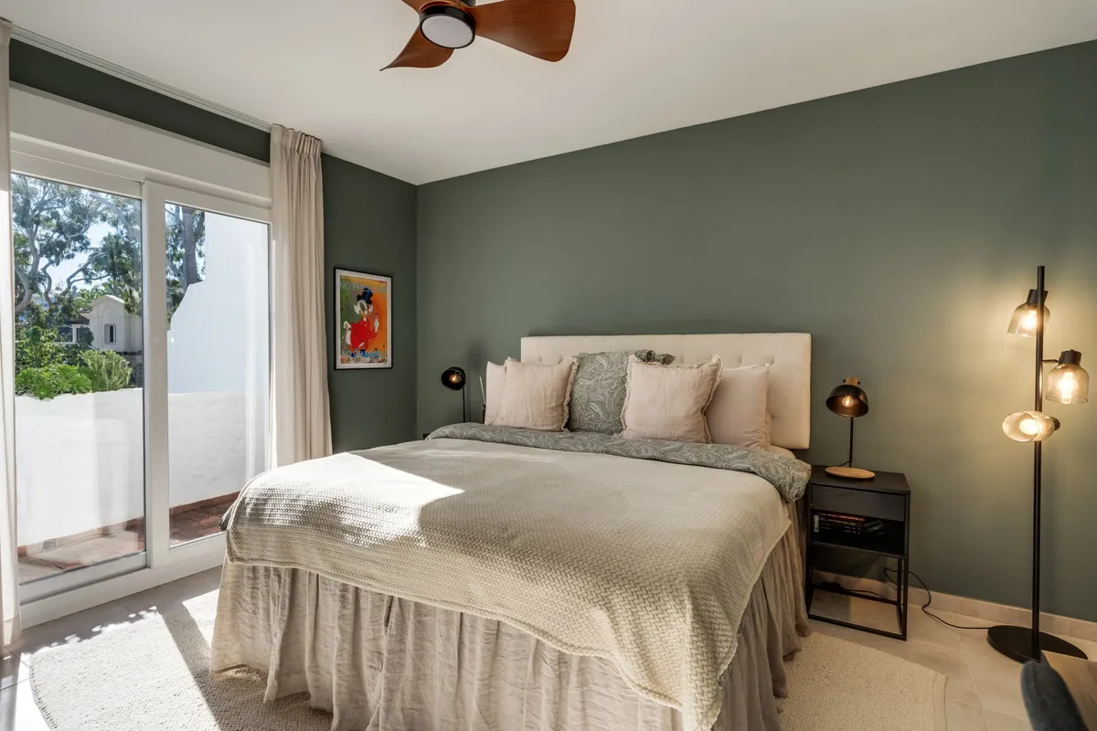 3a087fb3-70c0-465c-a71f-47e8a75ac243