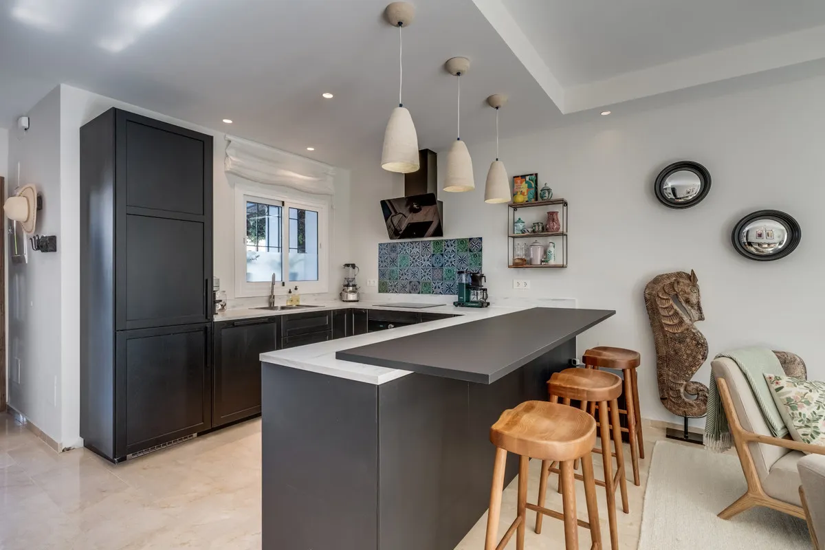 f986832b-7dfe-49bd-bbe6-1215646884a1