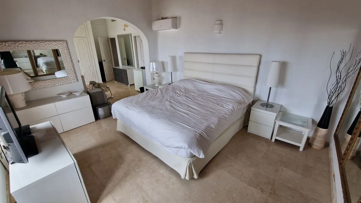 721c0f59-0081-439b-9449-57165c11fc95