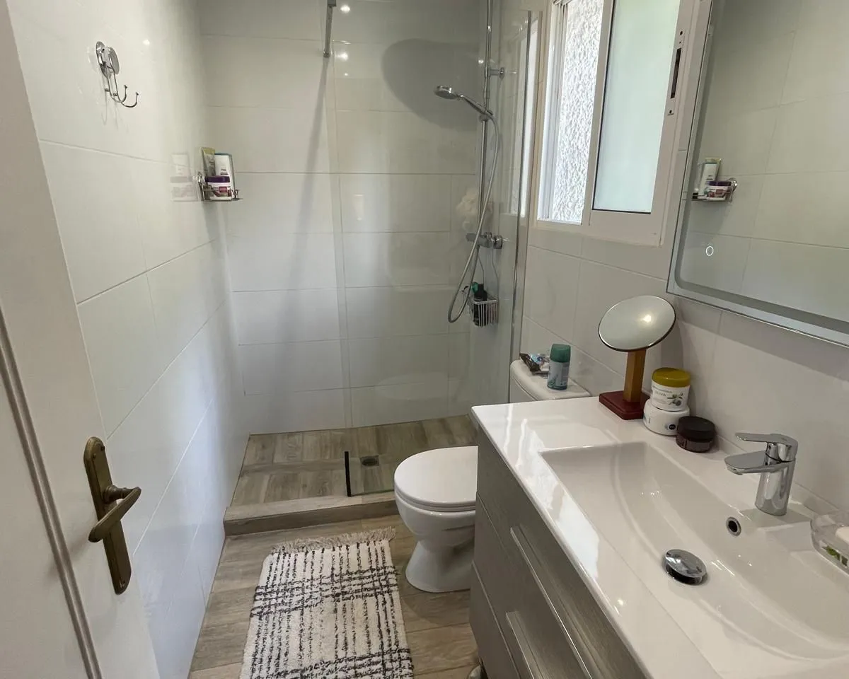 b7c242a0-56a7-42cb-bebd-95d05f85ffc7