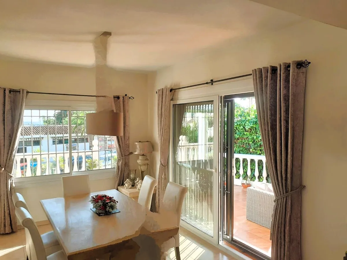 a8258e01-8651-45f5-86b4-3be805223095