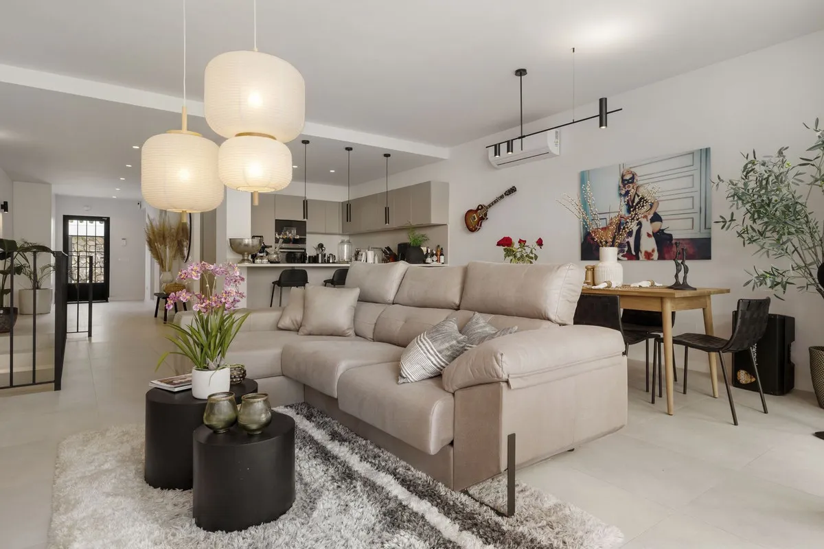 a561ffc4-e033-43f4-a1df-854d44166aca