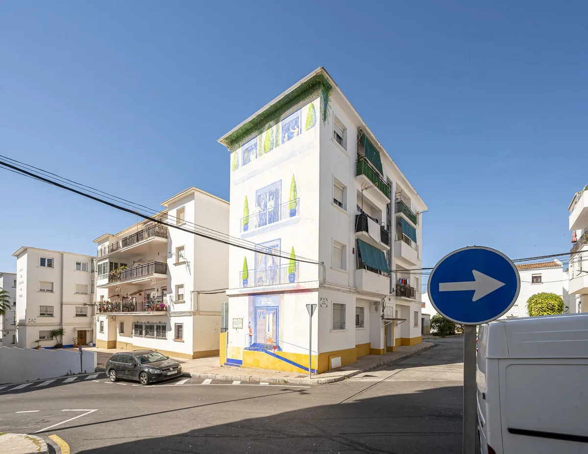 1c2f34d3-1256-4c51-b6a3-6d314e77f4b9