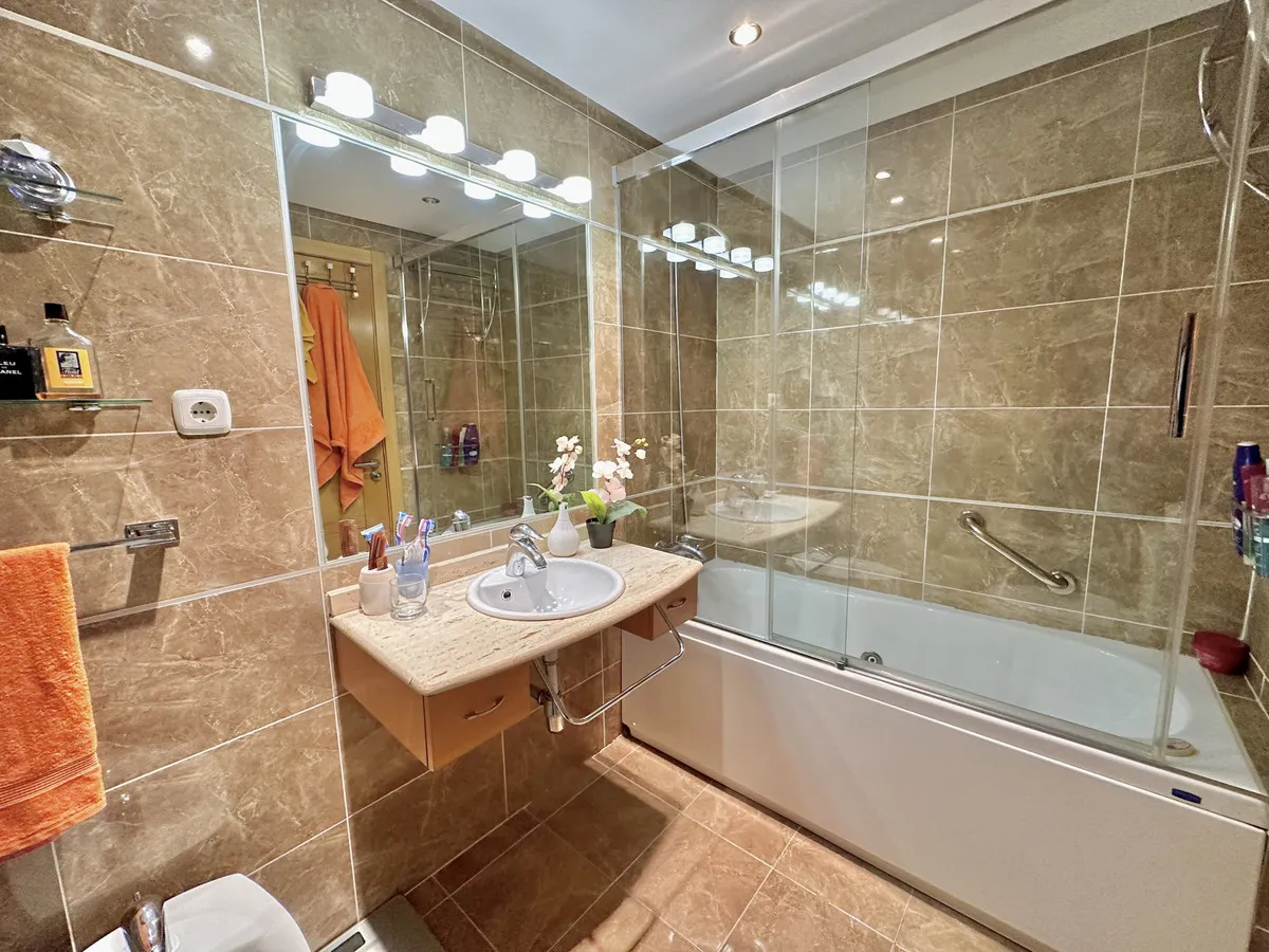 a6c3fd2f-770f-4e20-8a6b-b08a9f28ed65