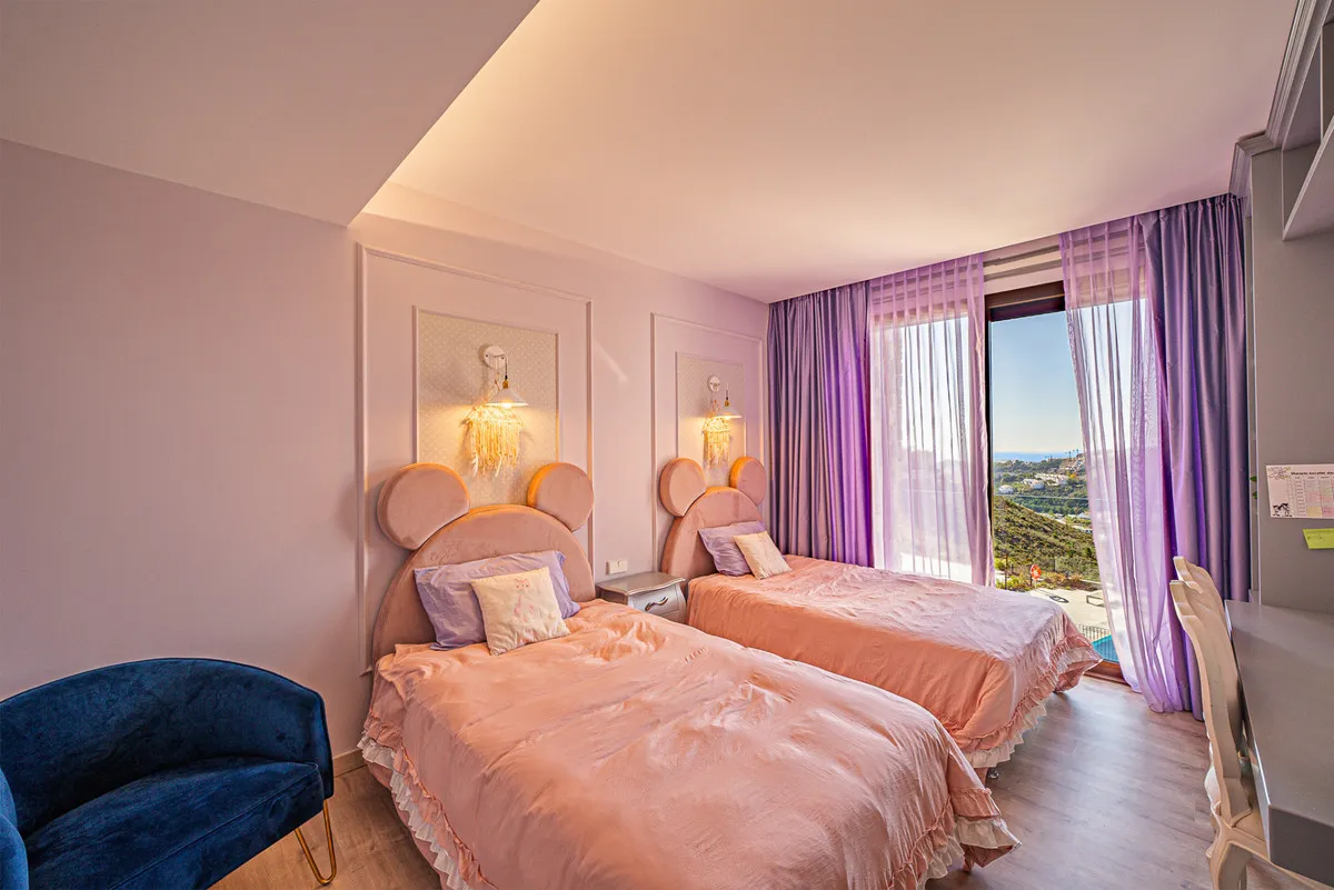 099dbbd6-9e95-4406-82c4-c1620dbbdf7d