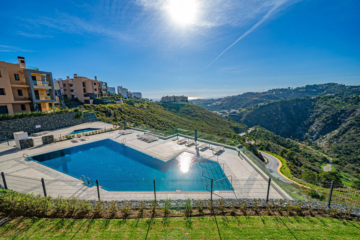 49f4de76-c567-4481-b1fa-89f876f856d6