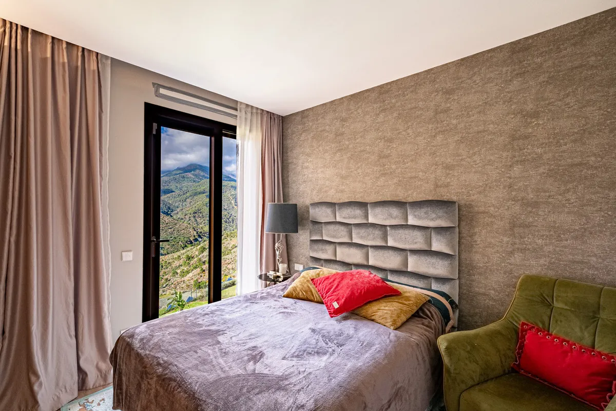 4e05a312-3644-4058-bc7b-4d0d7ffac07c