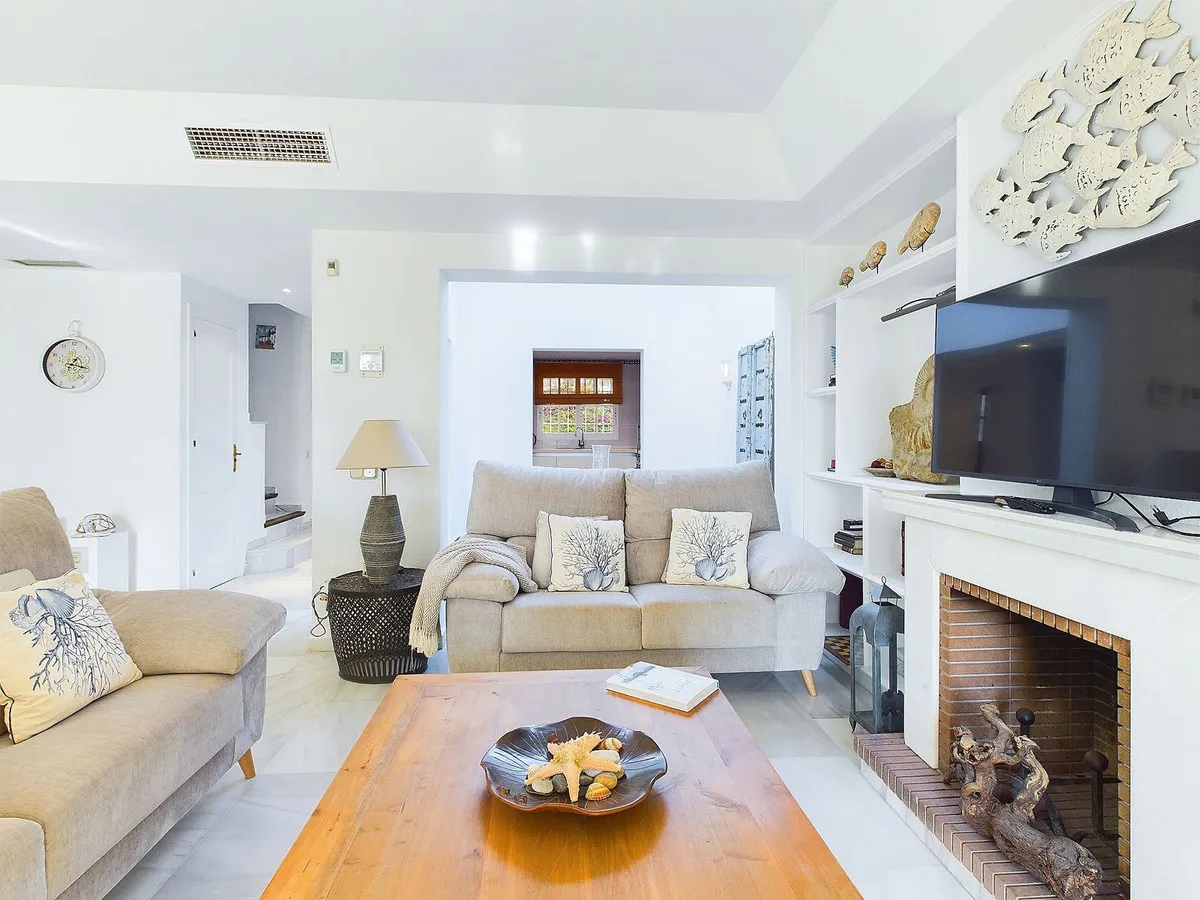 c4ea5a1b-7931-4c6c-85a7-f877c96a30a8