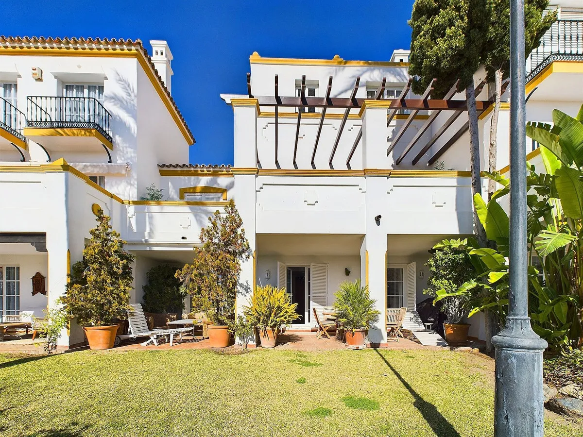 Elegant Coastal Retreat Between Marbella and Estepona