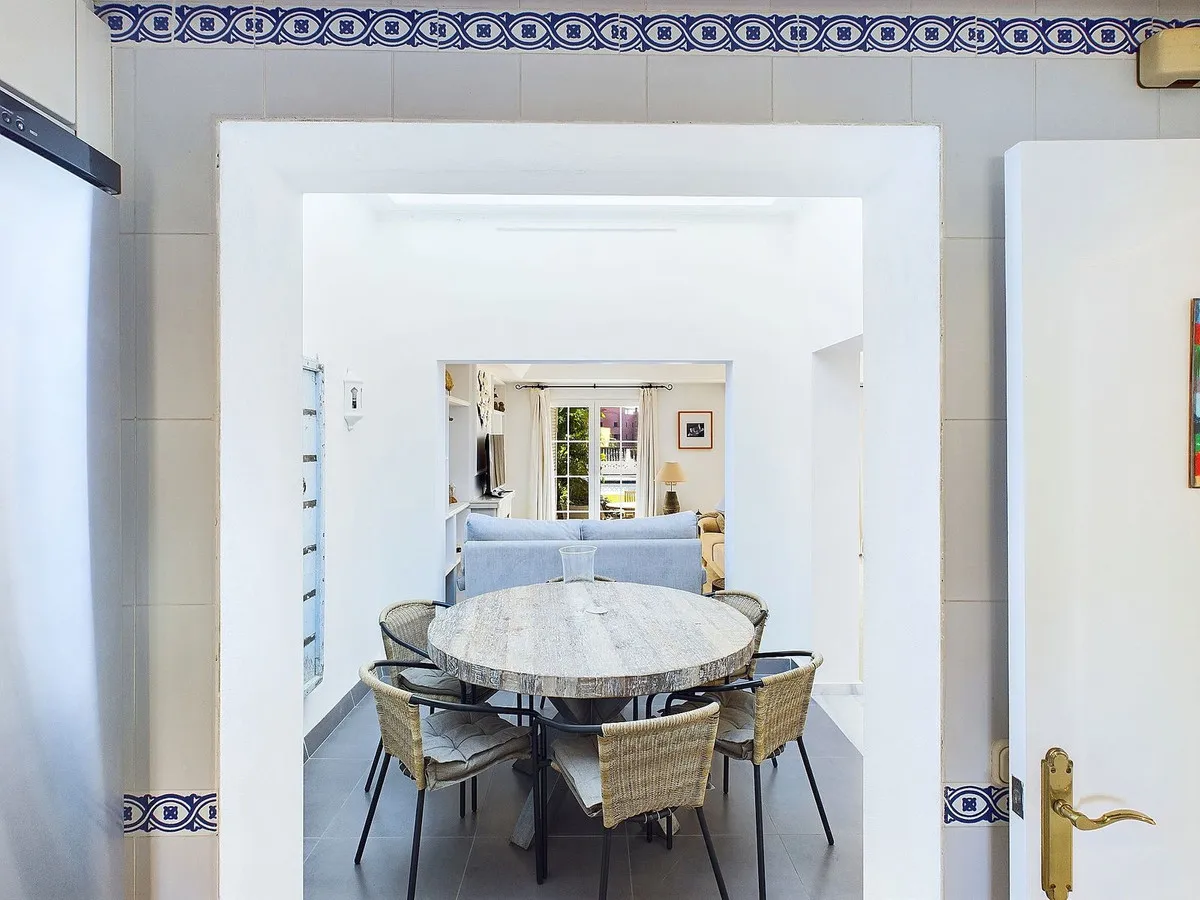 ffa45872-2d6b-430f-b349-9506ceda09a1