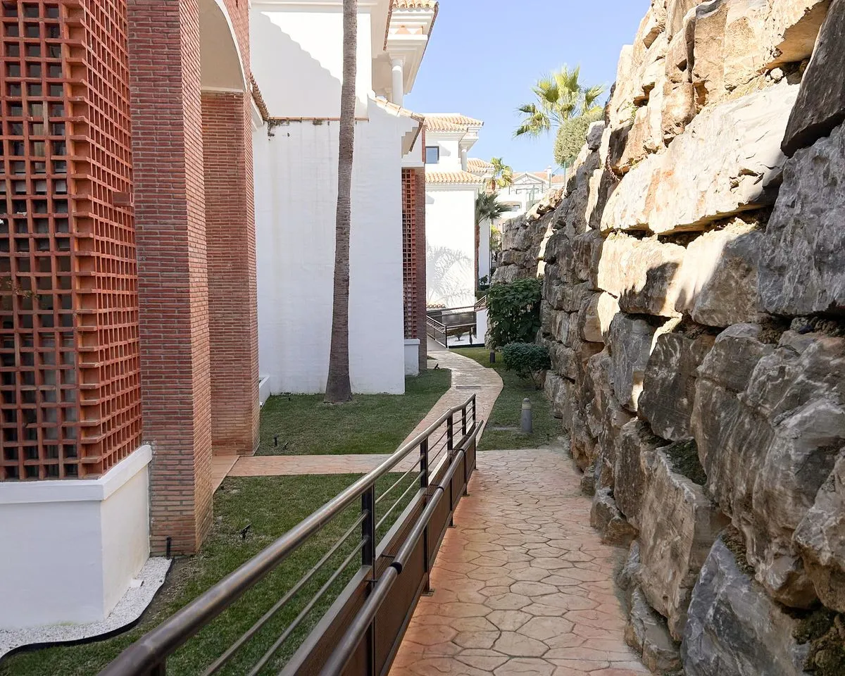 49f9617a-5650-495b-9b11-16503f7241bf