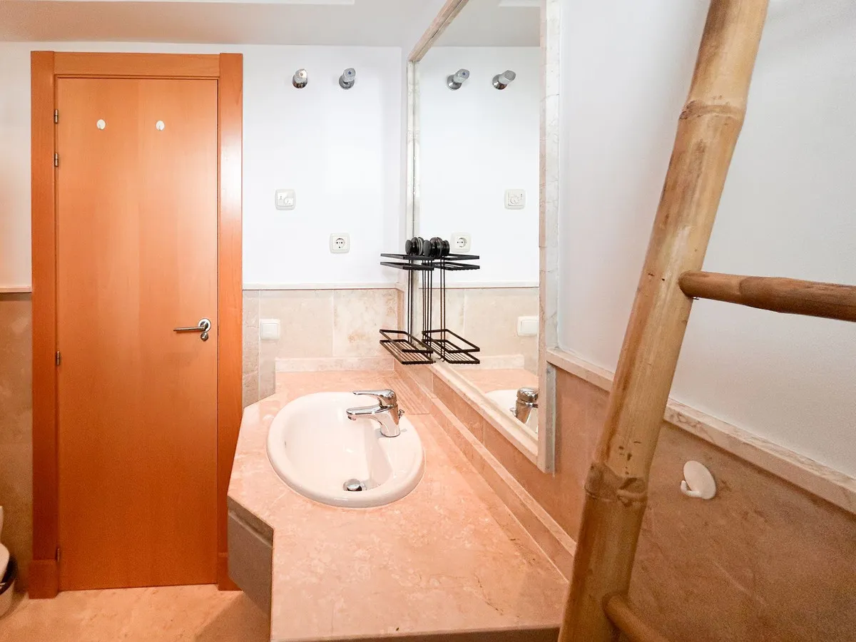 f0b2913b-afff-4af5-a78f-9499a00b6079