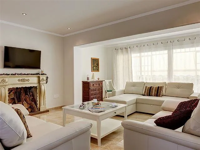 27dbb9f1-68ba-4012-a4b1-771d364687f1