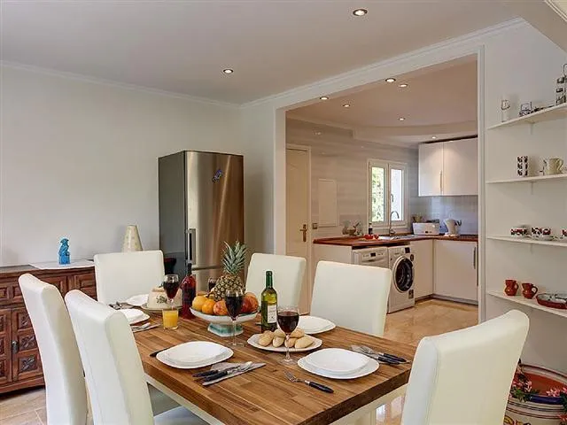 d8d77fd9-1d2d-4d9e-bddb-8c49a5d76761