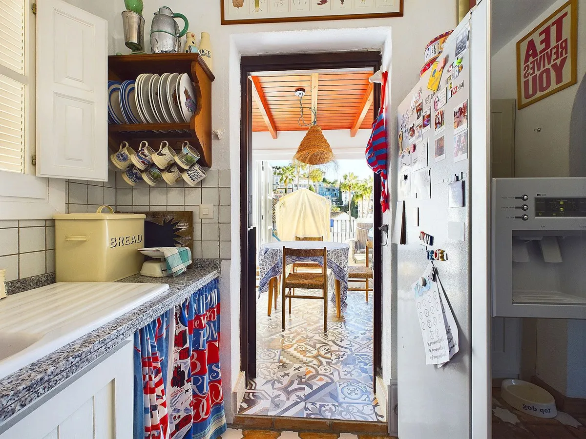 6b5be439-4bcd-4047-a444-5d178e9b8bde