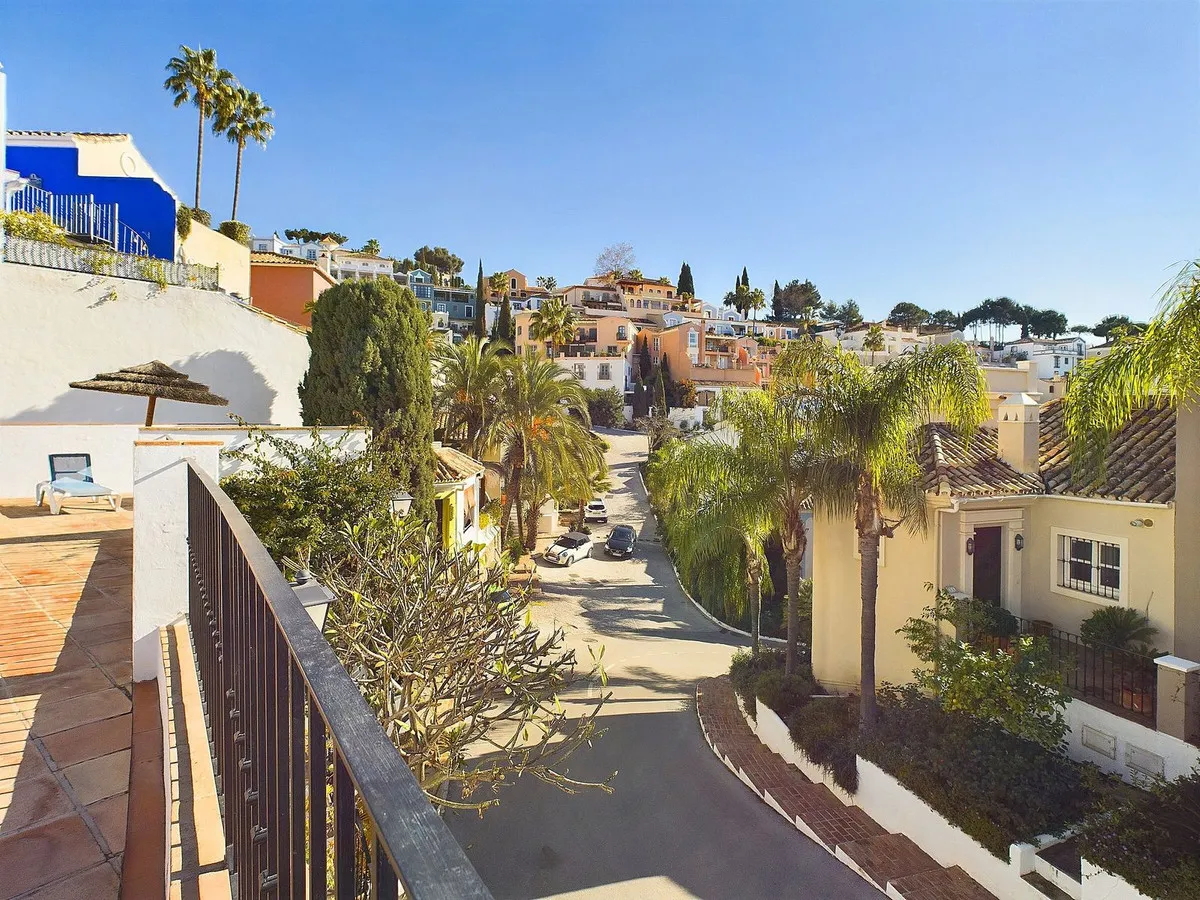 7b1f7976-17cb-4bdf-9773-388d8fc9be48