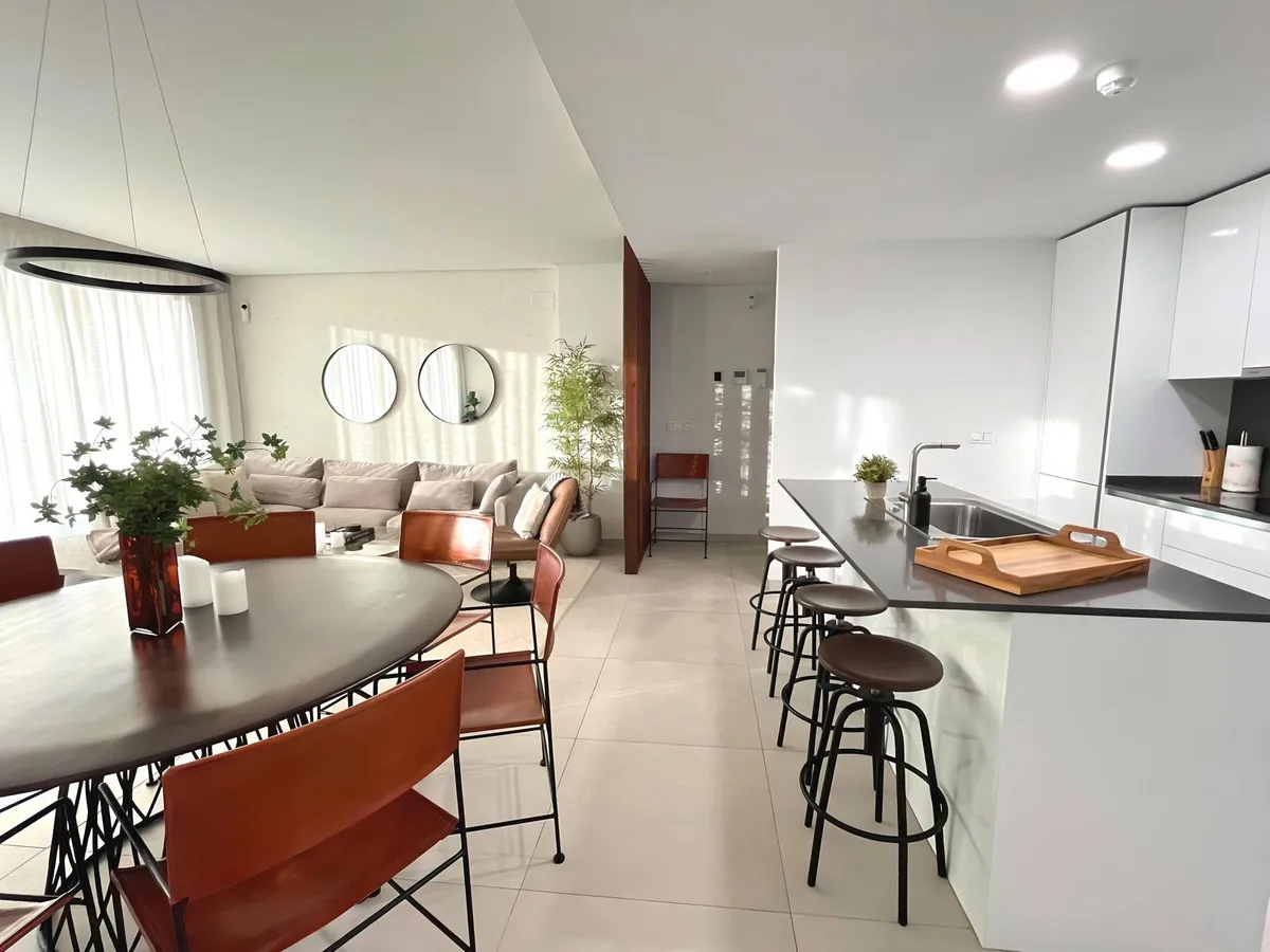 d61fb390-915a-46c9-b24d-7ed08824d8fc