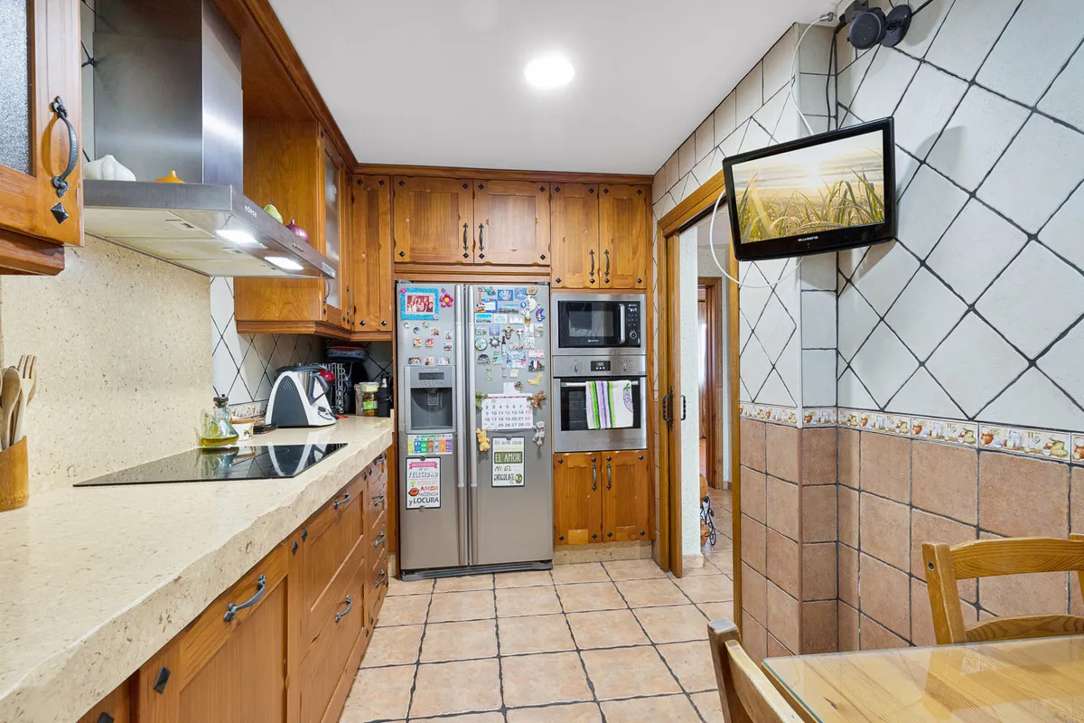 e8c563e4-cebc-4820-9629-edb55460bfd0