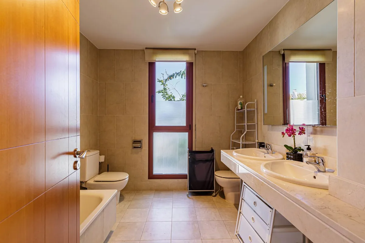 089b4305-0f7e-4c52-a3c3-16192fb8a457