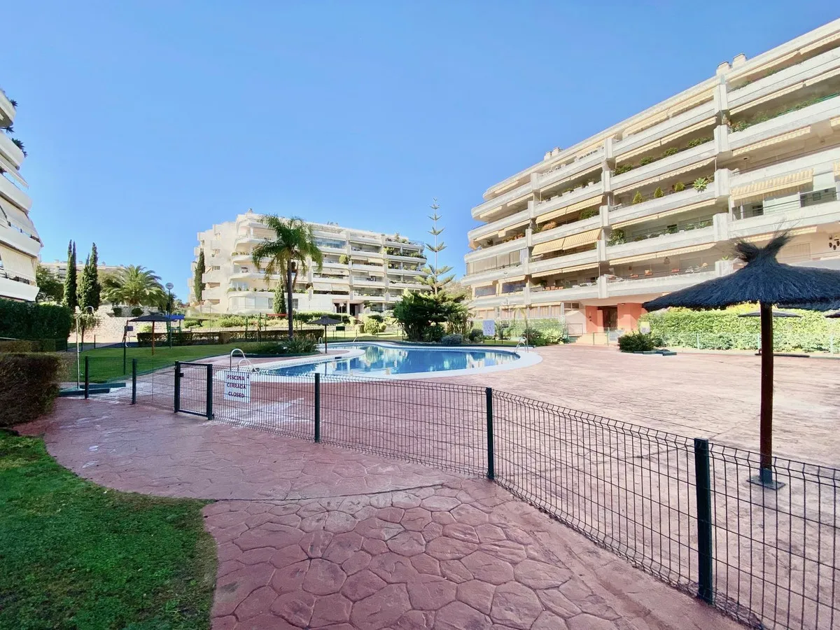 dc0c48f1-0c64-47cd-a4cd-ad8ede4b3f41