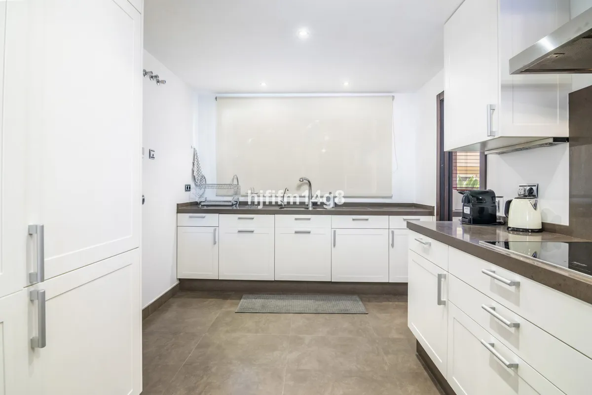 b800212b-6ec1-4adc-afac-2aa684bf5148