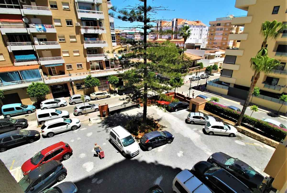 106f0b6e-d214-474d-bf77-409394aecefb