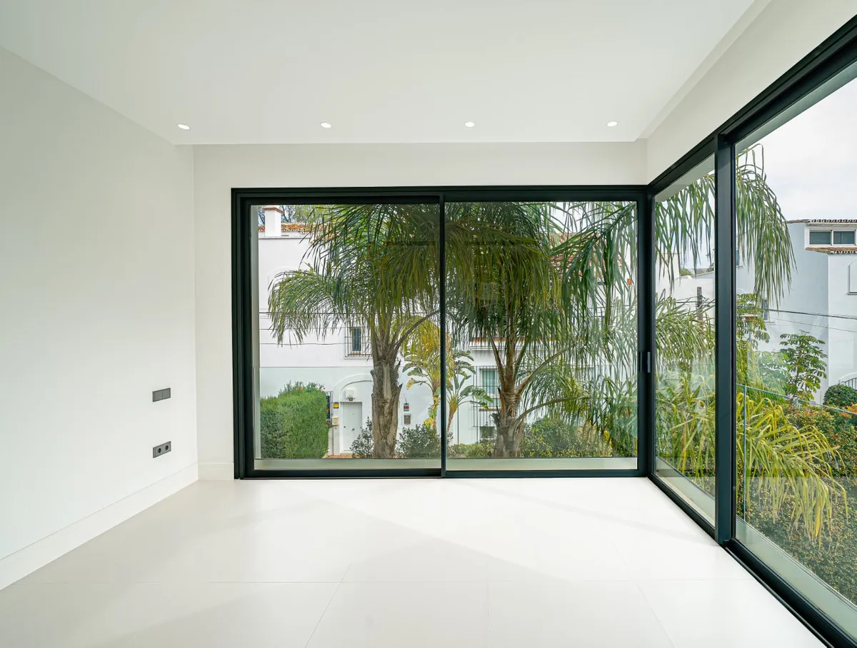 54f94649-9c53-4594-9075-9e72fd85bc4c