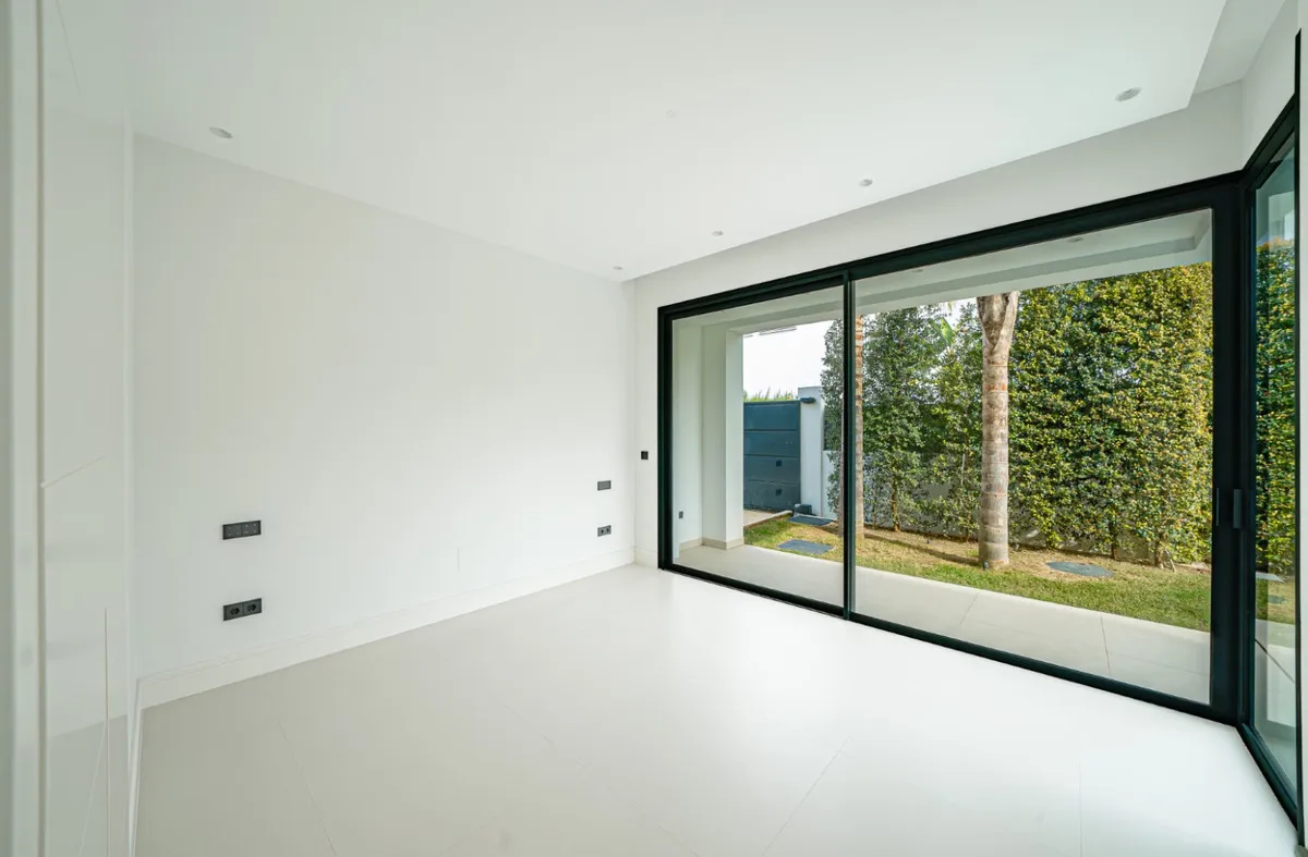 dc9e051c-665c-4fb5-8ef7-eda43fa0bb0b