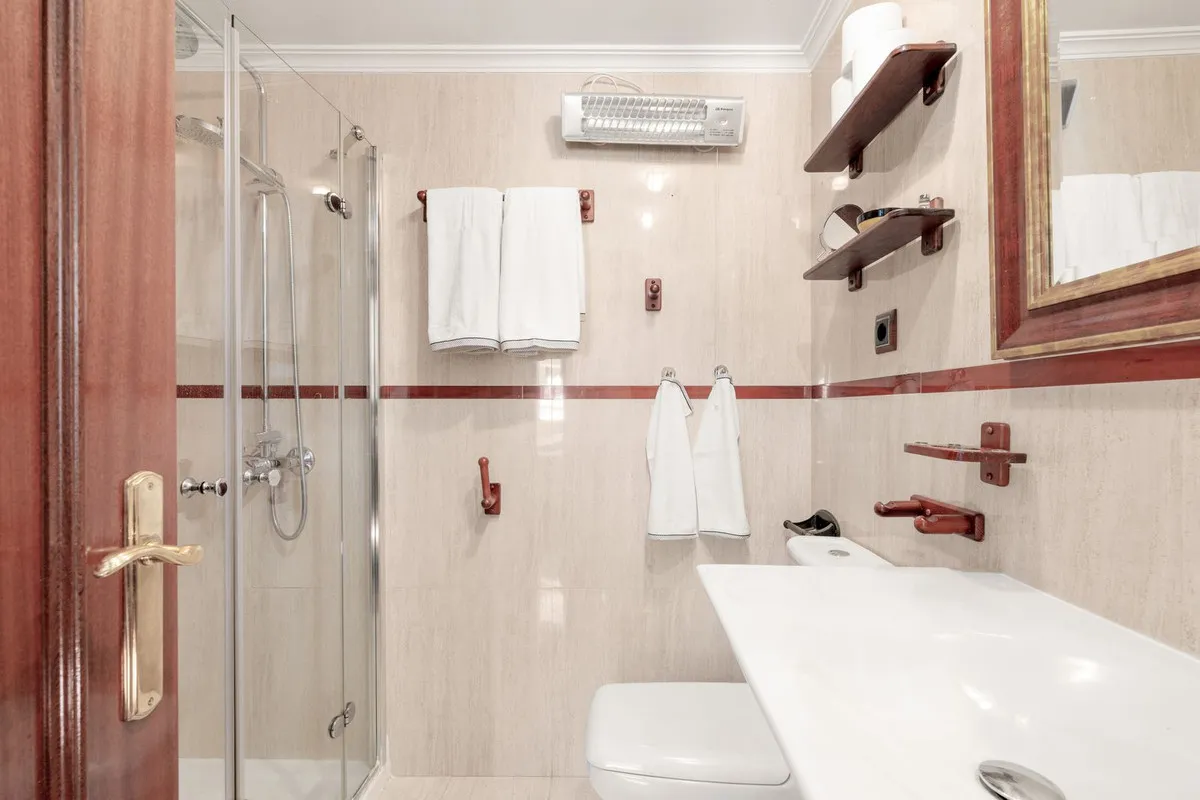 c6e4b60f-ce60-40bd-aec2-009db8808557