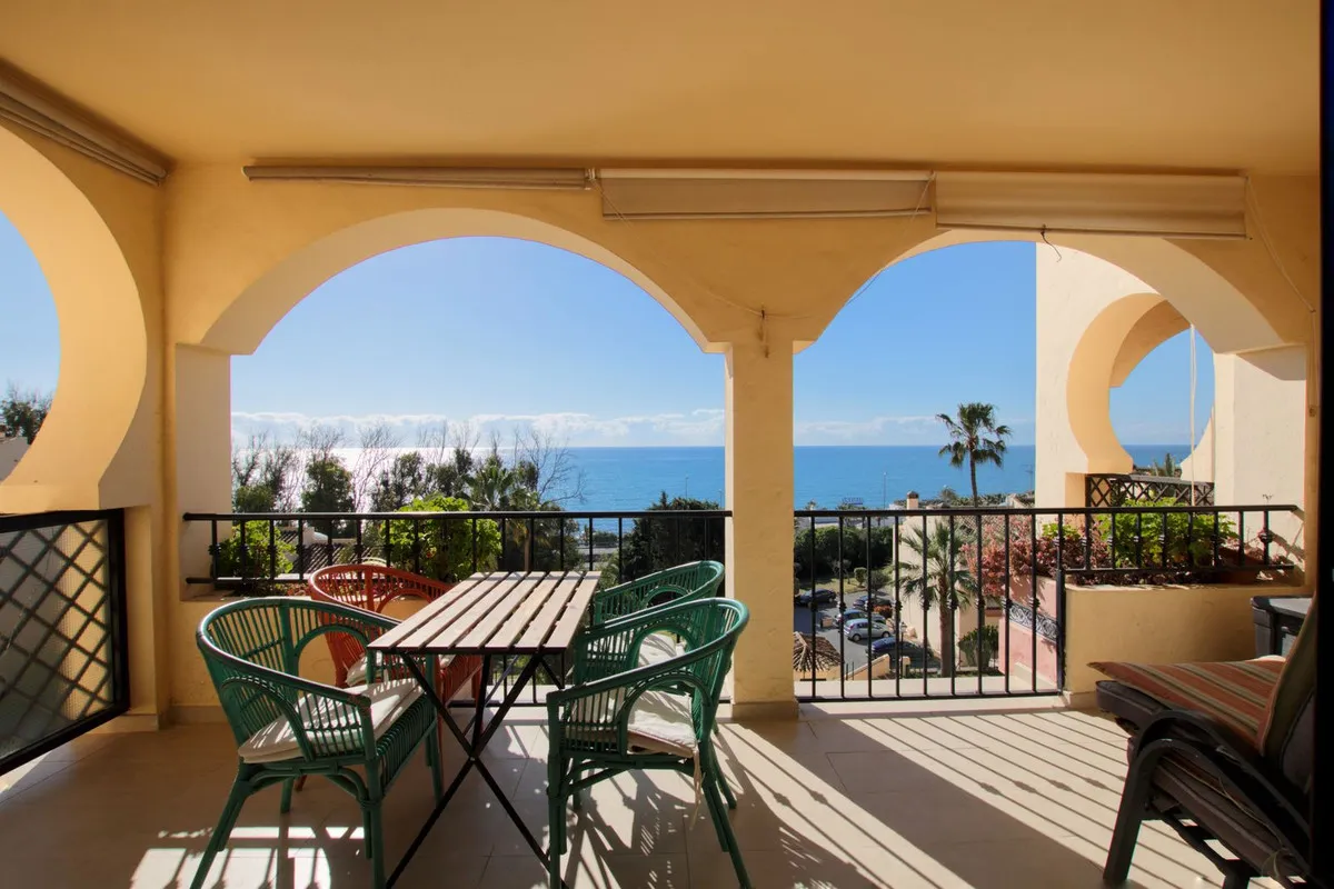 f6499cce-ef9f-49bd-9765-8660b93a7b8c