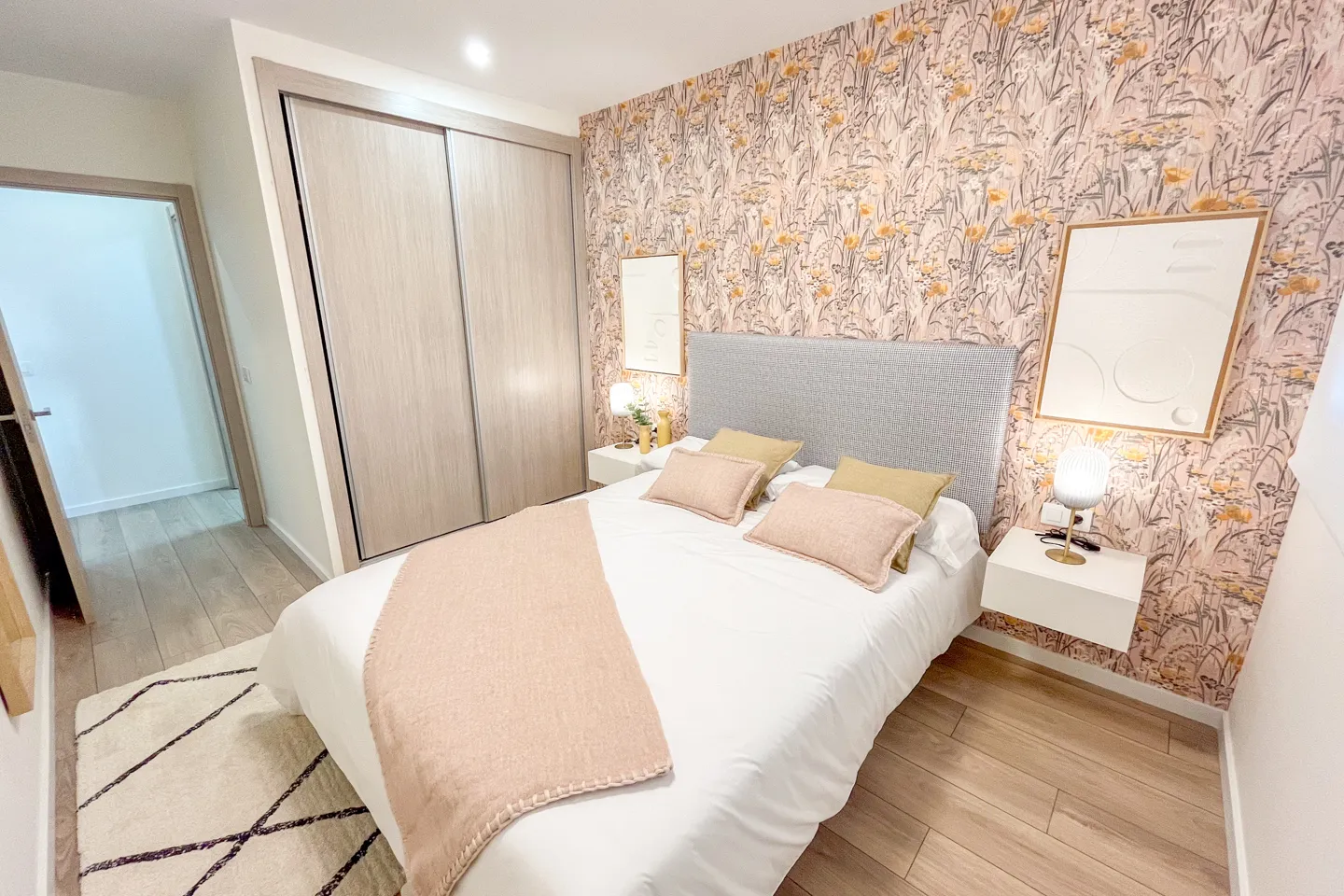 04b32fdb-28d0-40cc-a4f3-a316e013c1b2