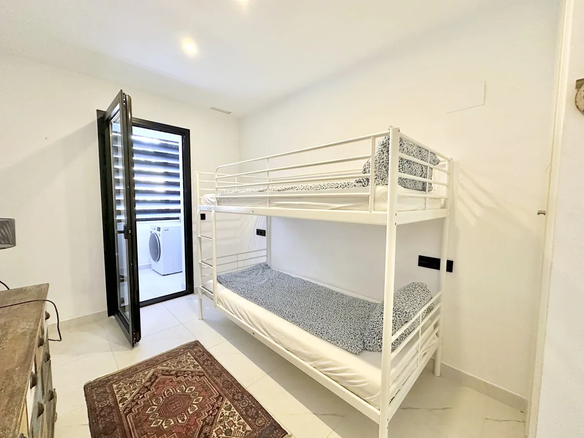 ba4c3e0b-a835-4e86-8402-cfd51525e11d