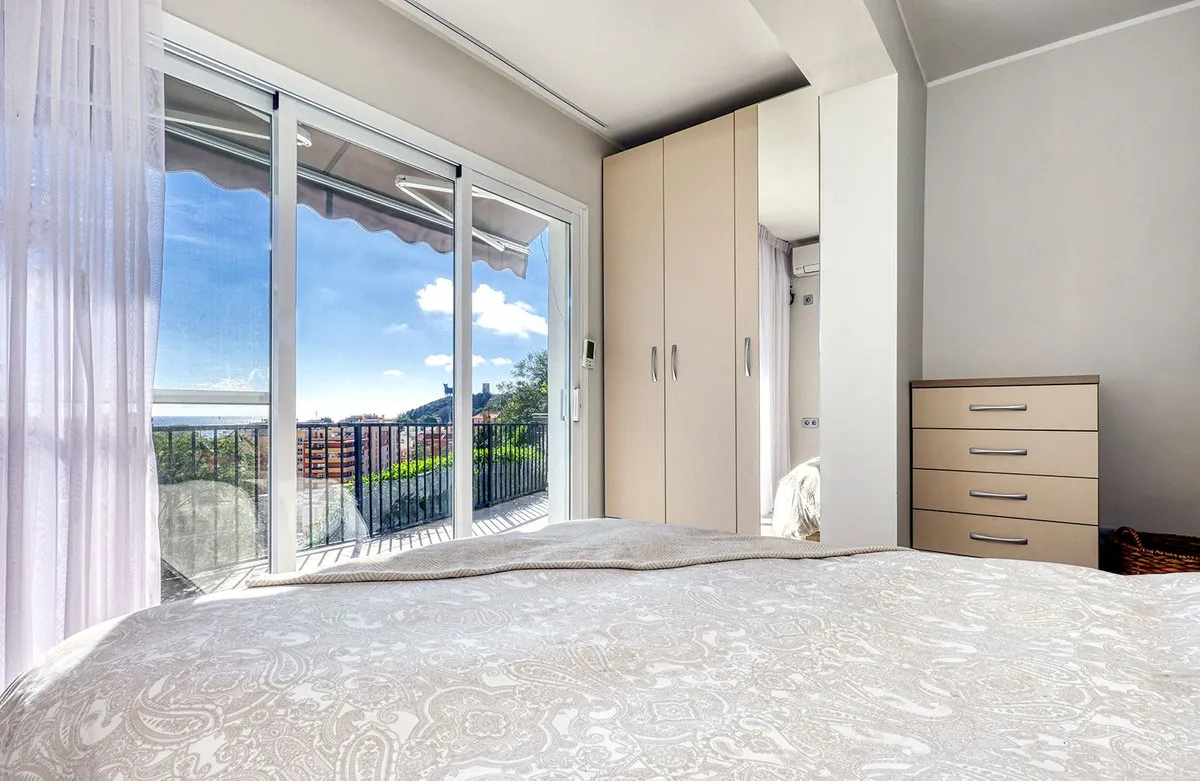 bb05fd5b-a655-4105-9d7c-32a649bac315