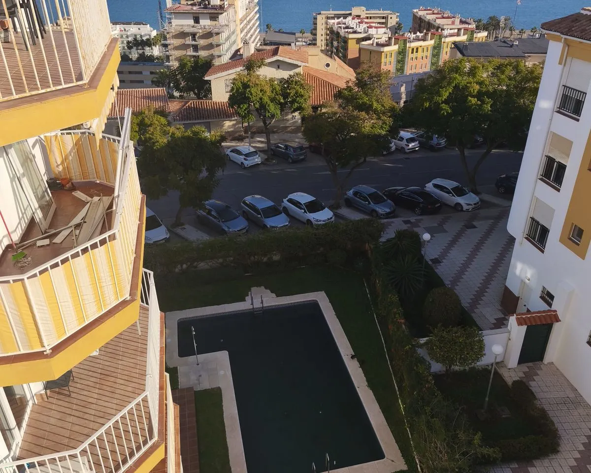 42d88165-5d39-4d84-b5a6-692891646d4d