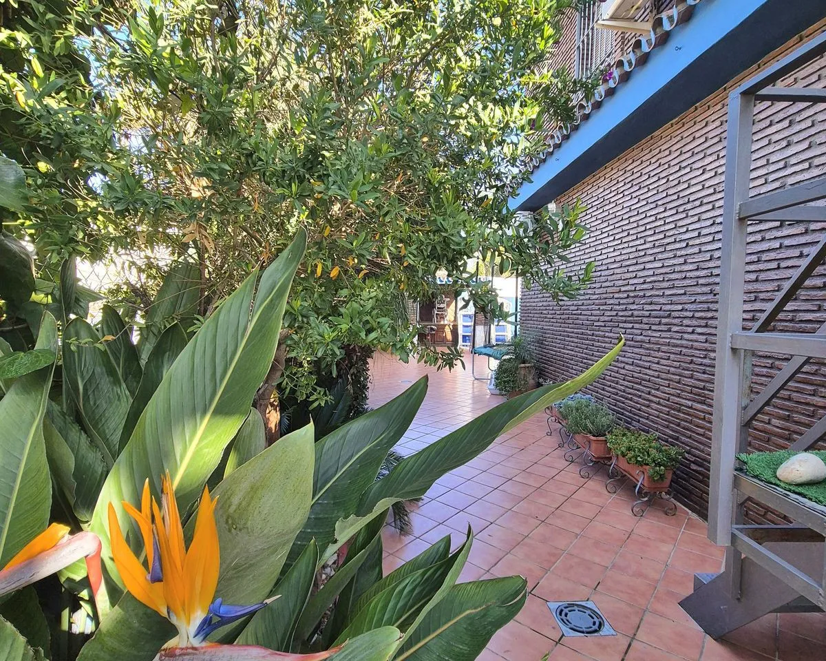 1af35ef6-c318-4772-93db-8236fcd14ef1