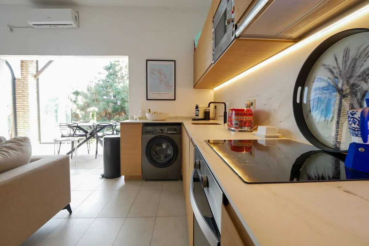 34cc53f8-db65-4876-b6b3-5f035399a975