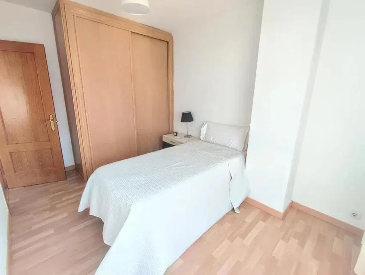 ae3376f7-c4f7-4726-97c1-a1ddadf5b253