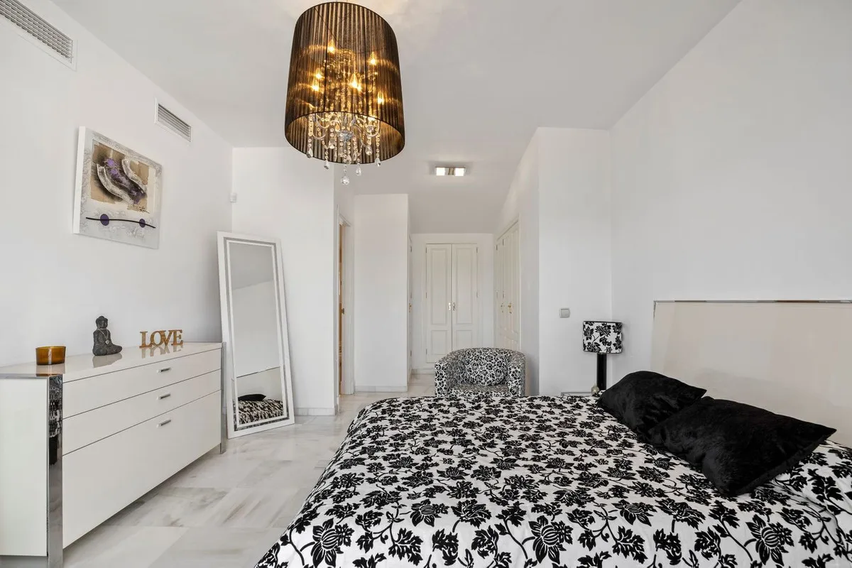 02d240a5-c084-48ec-8825-2aa49cc36e4b