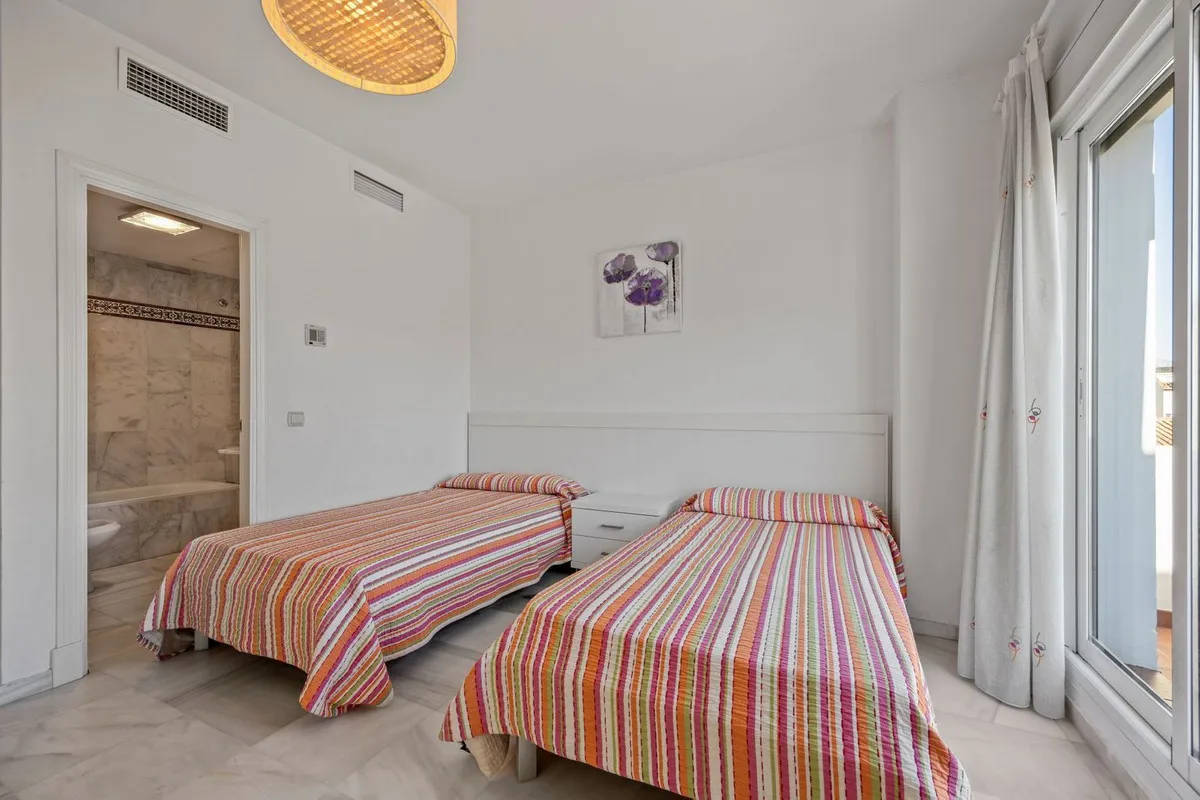 12552579-e766-4b82-bd64-72176b7758de