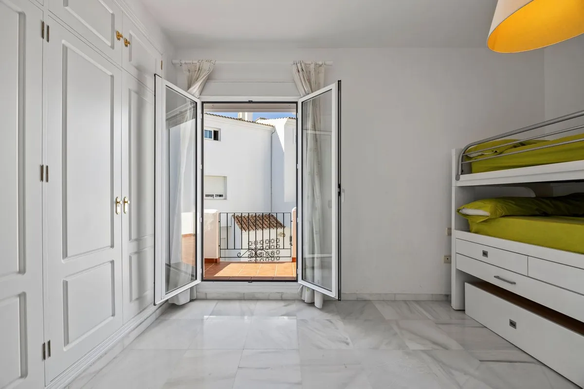 4a9f9383-176a-4bf3-8535-bb59aea8ffbc