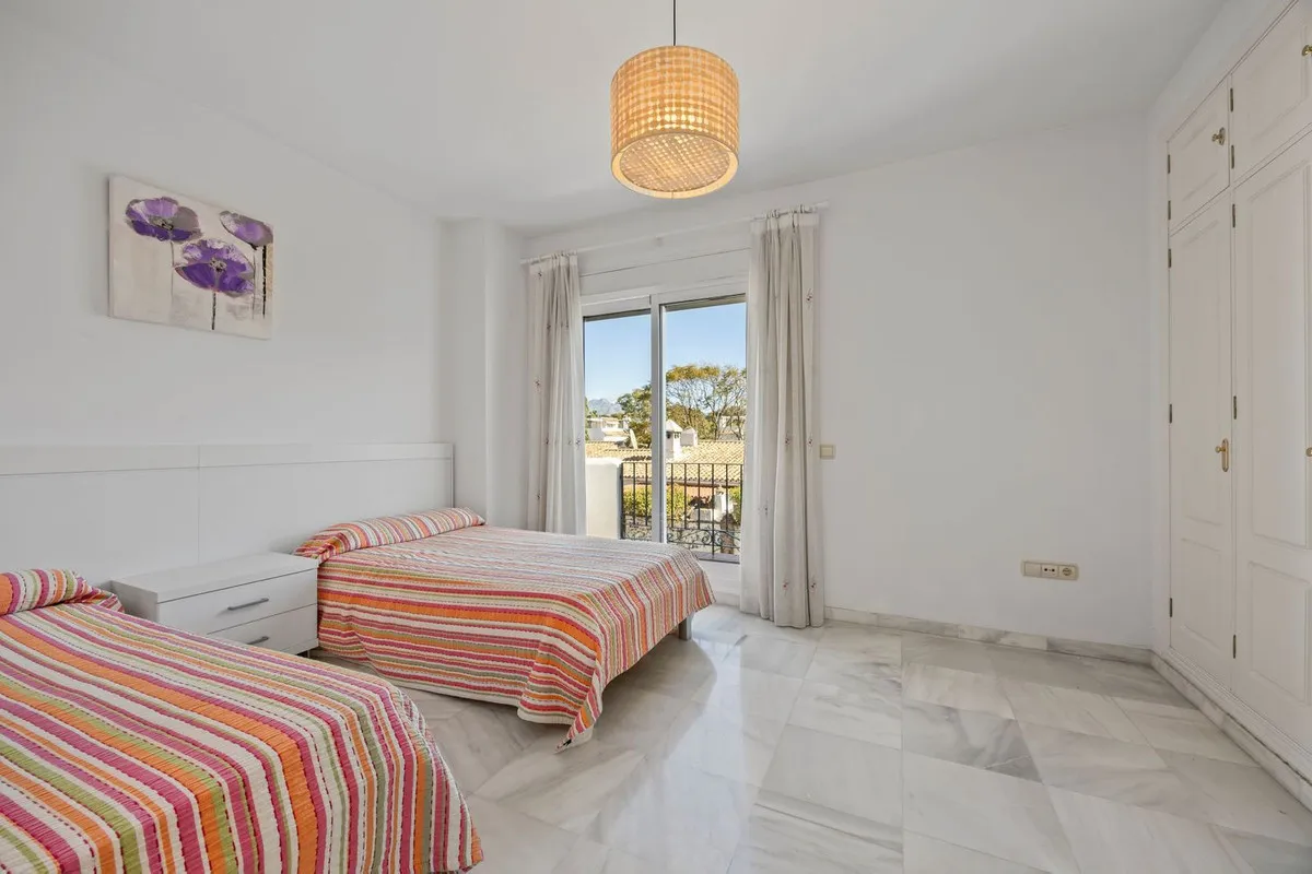 9dee0457-c988-475d-9f12-440c2481e83f