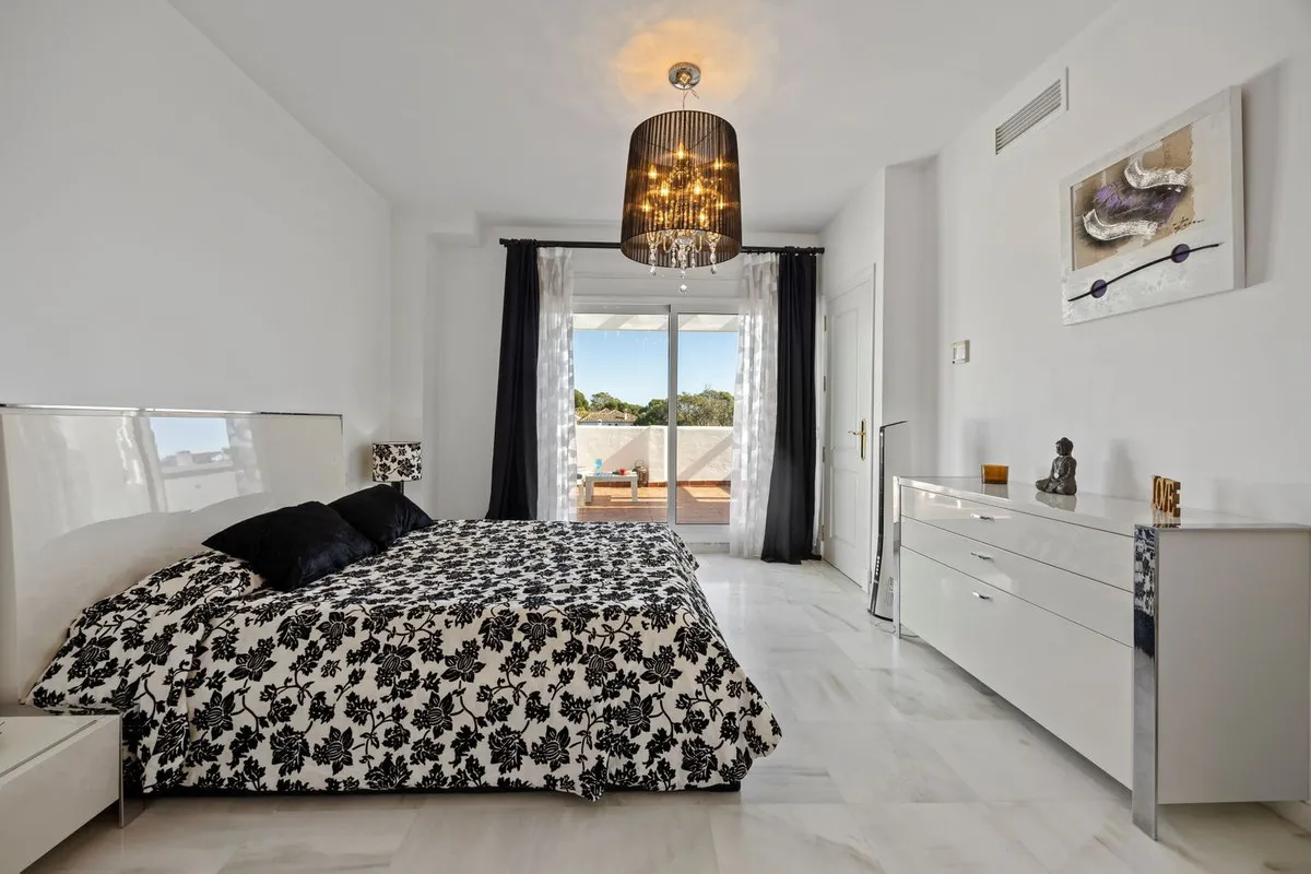 b9887fd1-0aa9-42f6-8bdd-c8b0210ea559